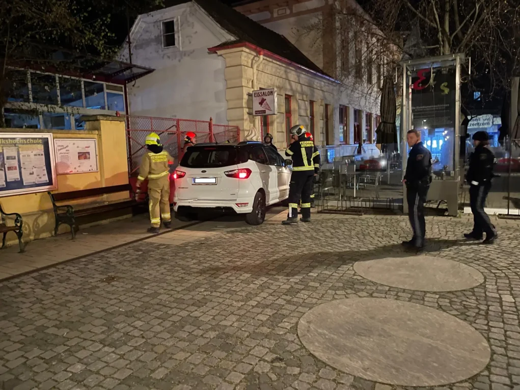 Bild auf 5min.at zeigt die Feuerwehr im Einsatz bei einem Unfall