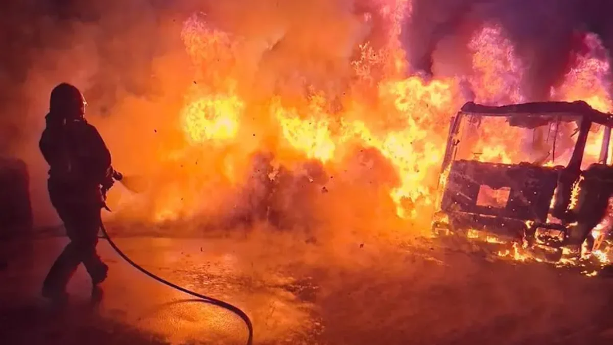 Das Bild auf 5min.at zeigt einen LKW-Brand auf der A2.
