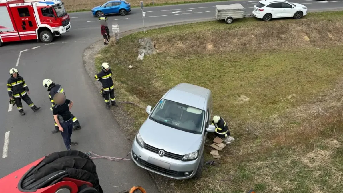 Bild auf 5min.at zeigt eine Fahrzeugbergung.