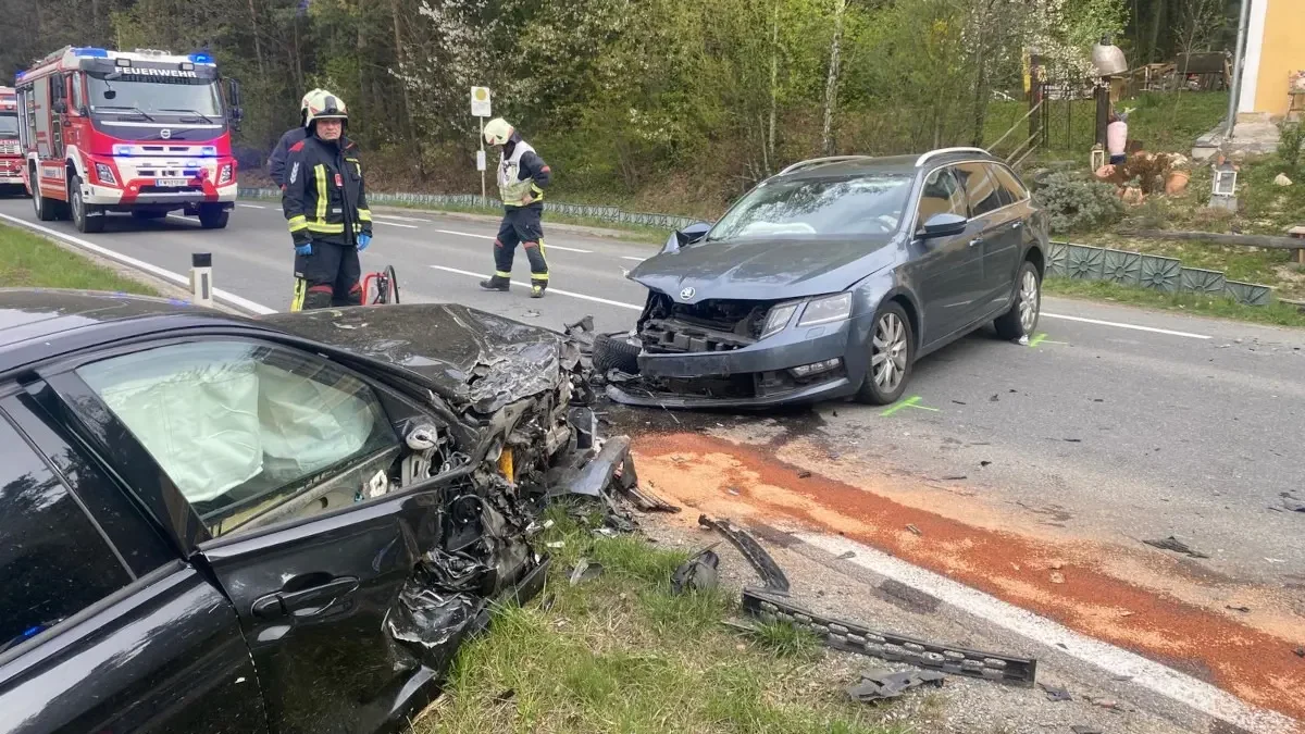 Bild auf 5min.at zeigt einen Einsatz nach einem Verkehrsunfall.