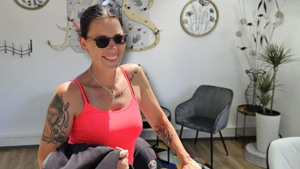 Eine Bildmontage auf 5min.at zeigt Andrea Meinhardt in dem Nagelstudio.
