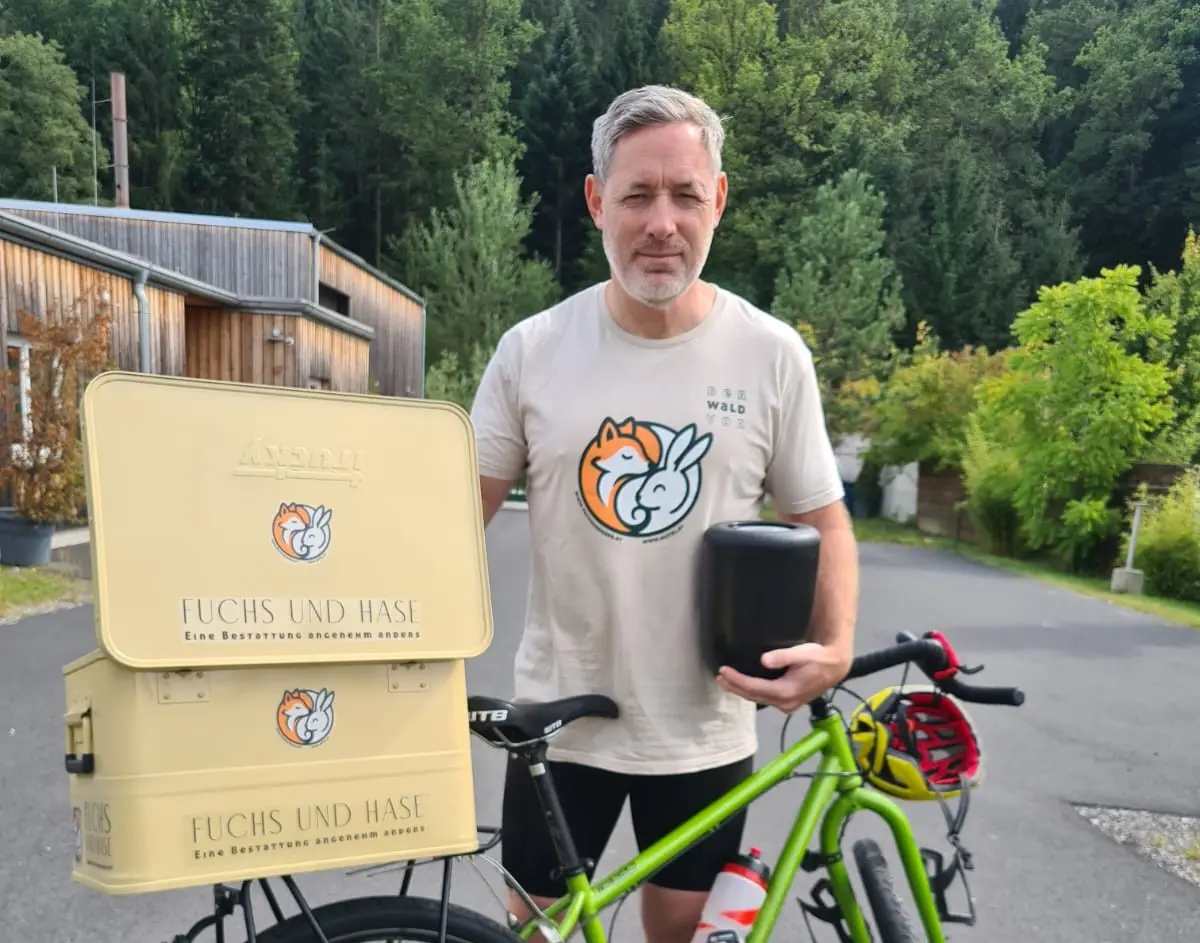 Bild auf 5min.at zeigt einen Mann mit Fahrrad.