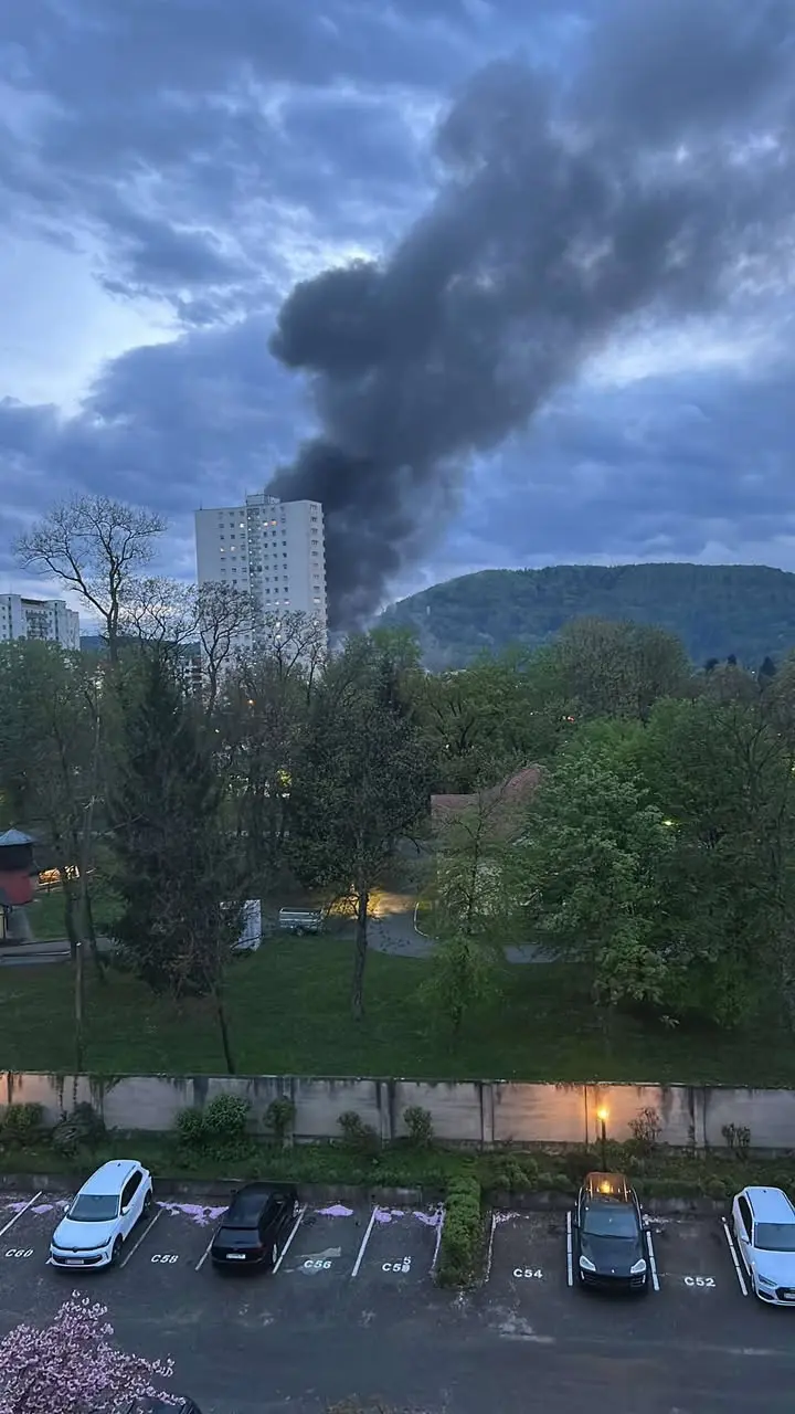Dichte Rauchwolken über Graz: Feuerwehren im Großeinsatz
