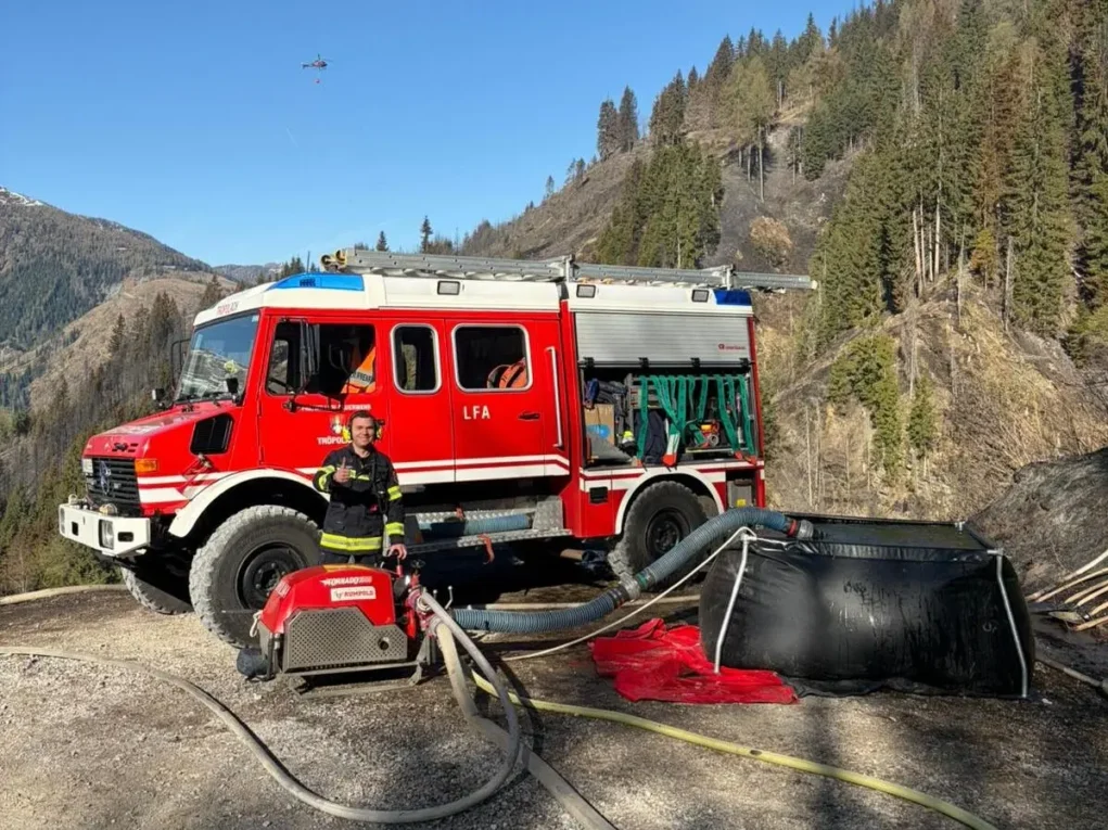 Das Bild auf 5min.at zeigt einen Feuerwehreinsatz bei einem Waldbrand im Lesachtal.