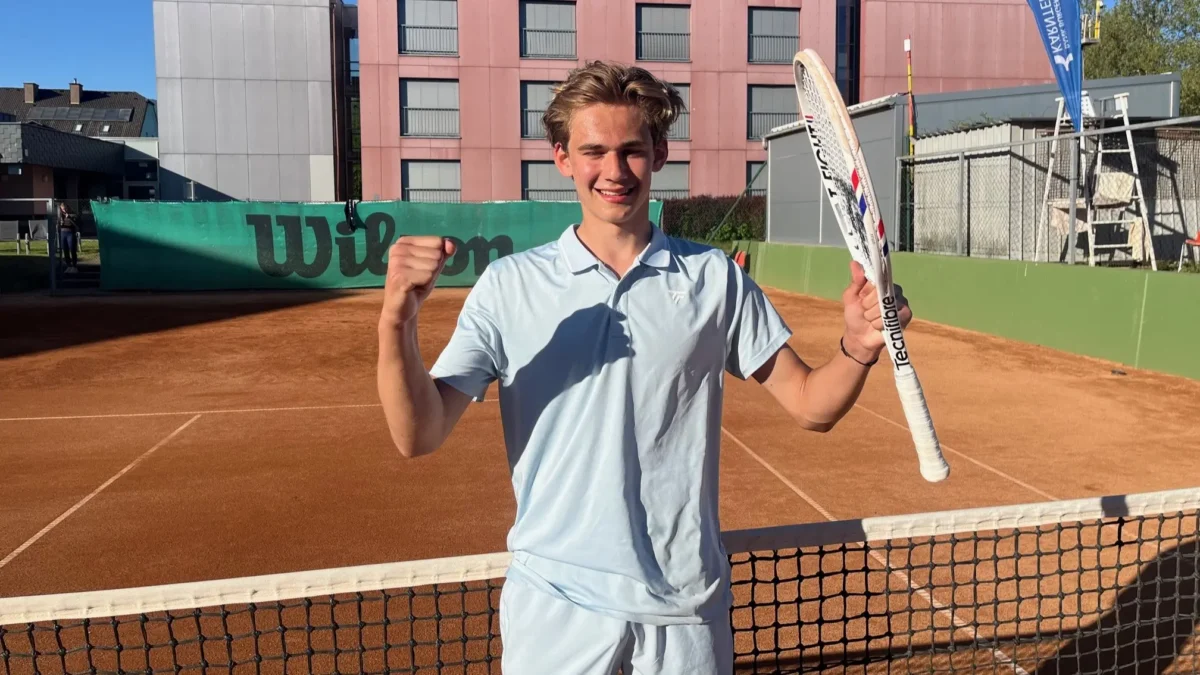 Ein Bild auf 5min.at zeigt den Österreicher Philip Niederle am Tennisplatz in Villach.