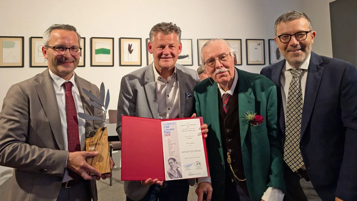 Das Bild auf 5min.at zeigt die Verleihung des Humbert Fink Preis 2026.