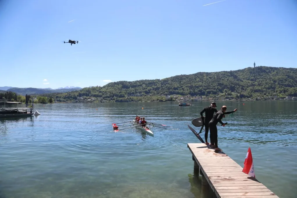 Das Bild auf 5min.at zeigt Ruderer und Pumpfoiler am Wörthersee.
