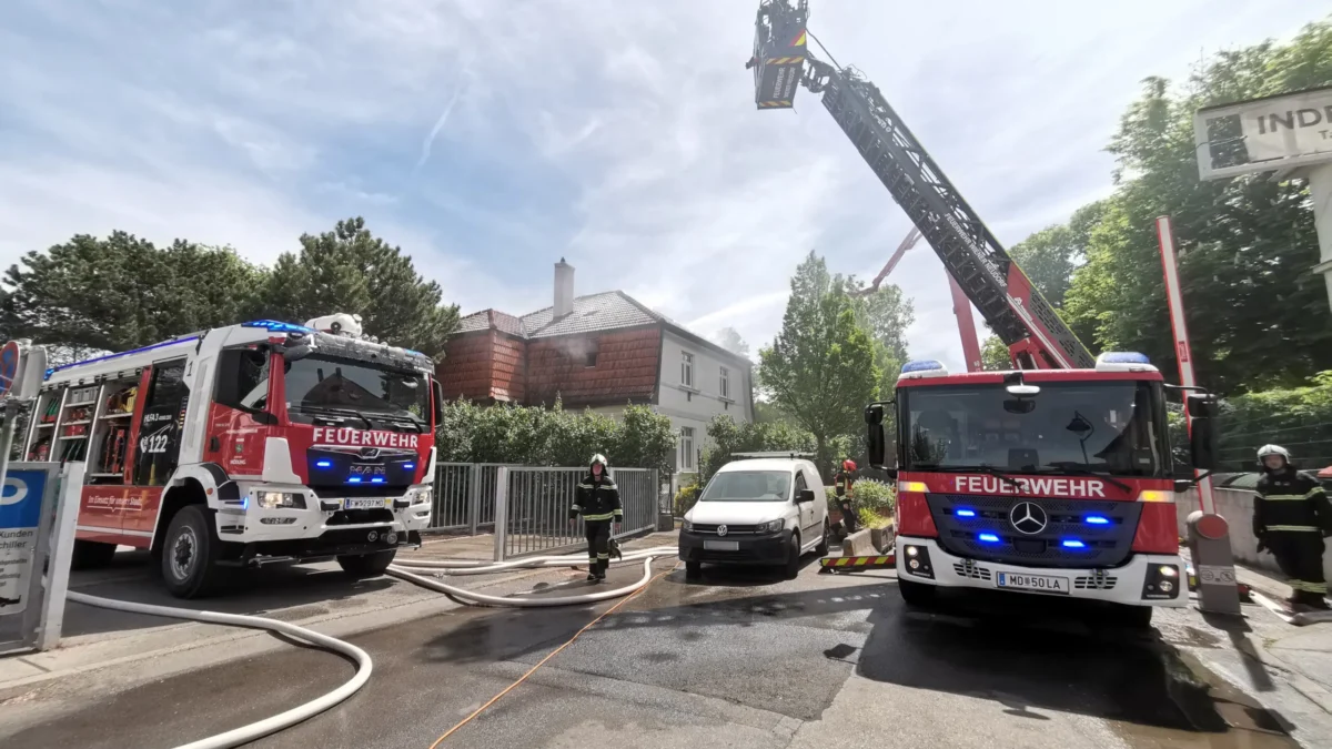 Am Montag, dem 4. Mai – dem Florianitag, dem Gedenktag des Schutzpatrons der Feuerwehren – kam es in Mödling zu einem Brand in einem Einfamilienhaus.