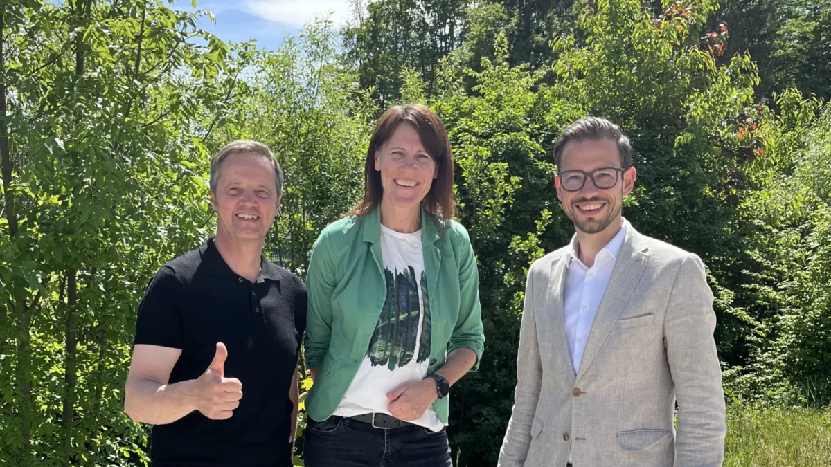 Am Bild zu sehen sind Kärntner Politiker:innen: Andreas Kristan, Brigitte Matschnig und Sebastian Schuschnig