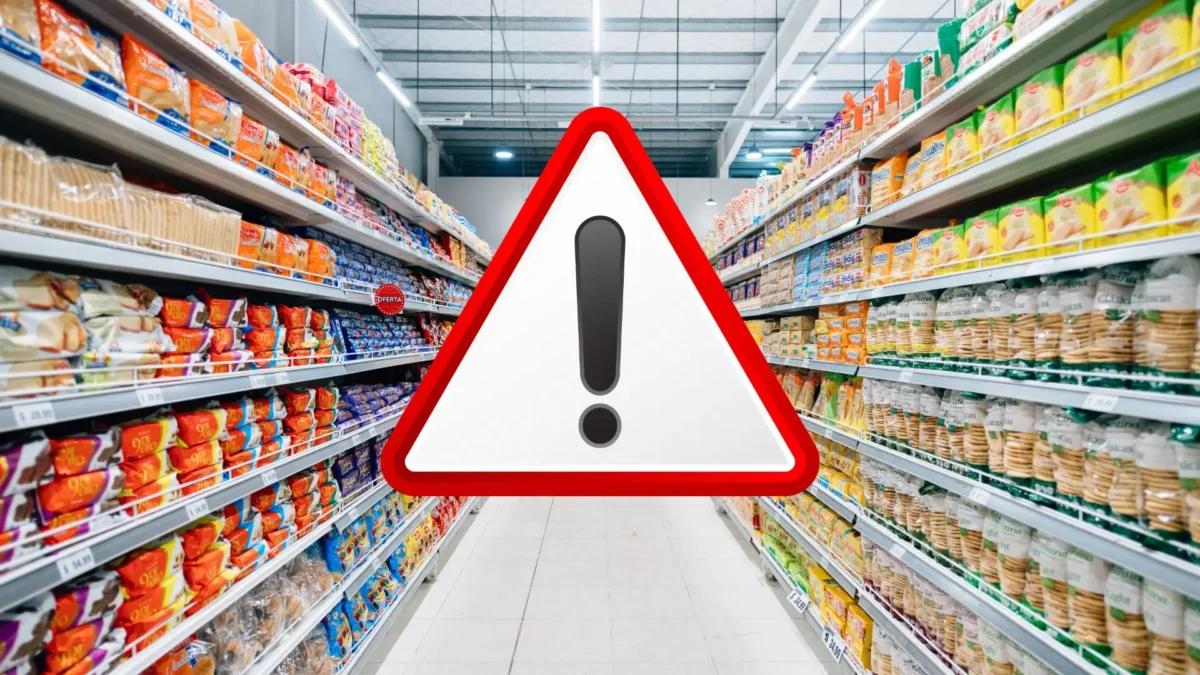 Das Bild auf 5min.at zeigt einen Supermarktgang und ein "Achtung"-Symbol.