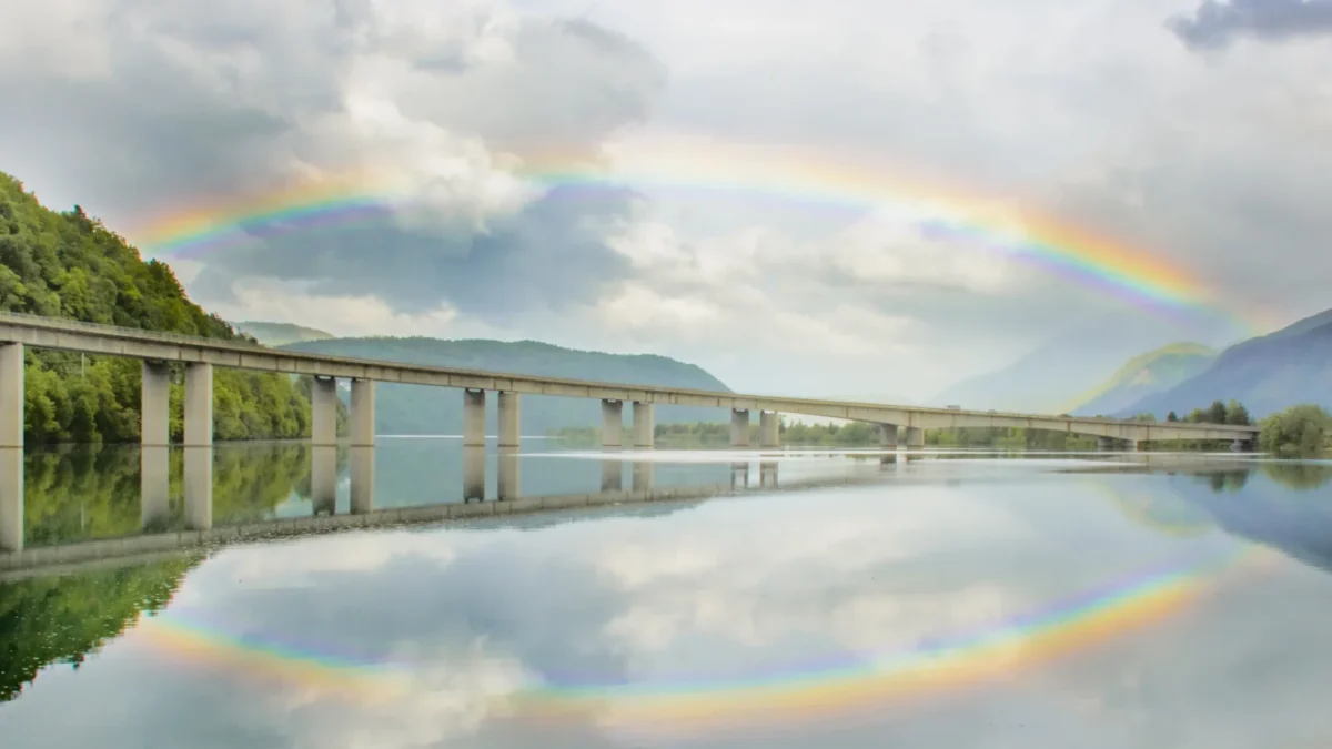 Das Bild auf 5min.at zeigt einen Regenbogen im Rosental.