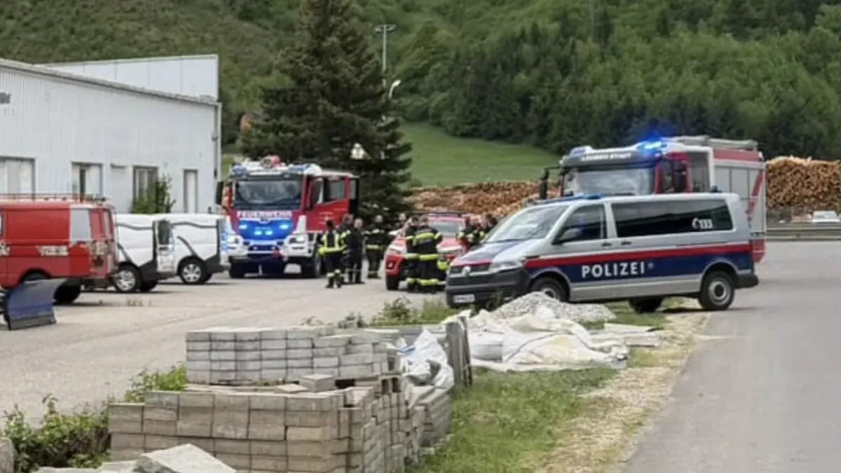 Foto auf 5min.at zeigt Einsatzkräfte in Leoben.