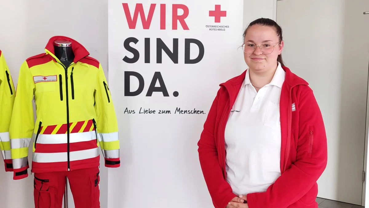 Am Bild: Sarah Hoi vom Roten Kreuz.