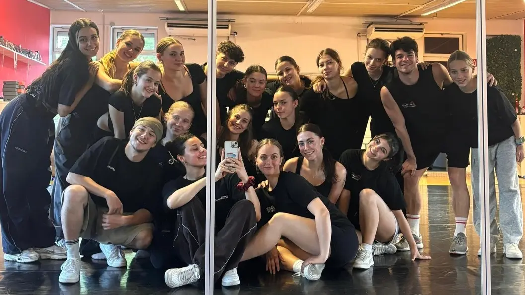 Ein Bild auf 5min.at zeigt die Tänzer der Dance Industry.