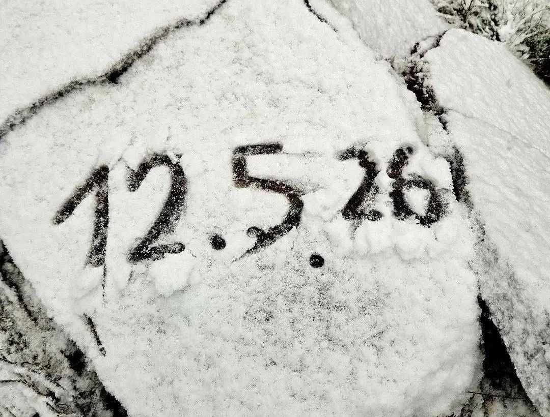 Das Bild auf 5min.at zeigt Schnee in Diex am 12. Mai 2026.