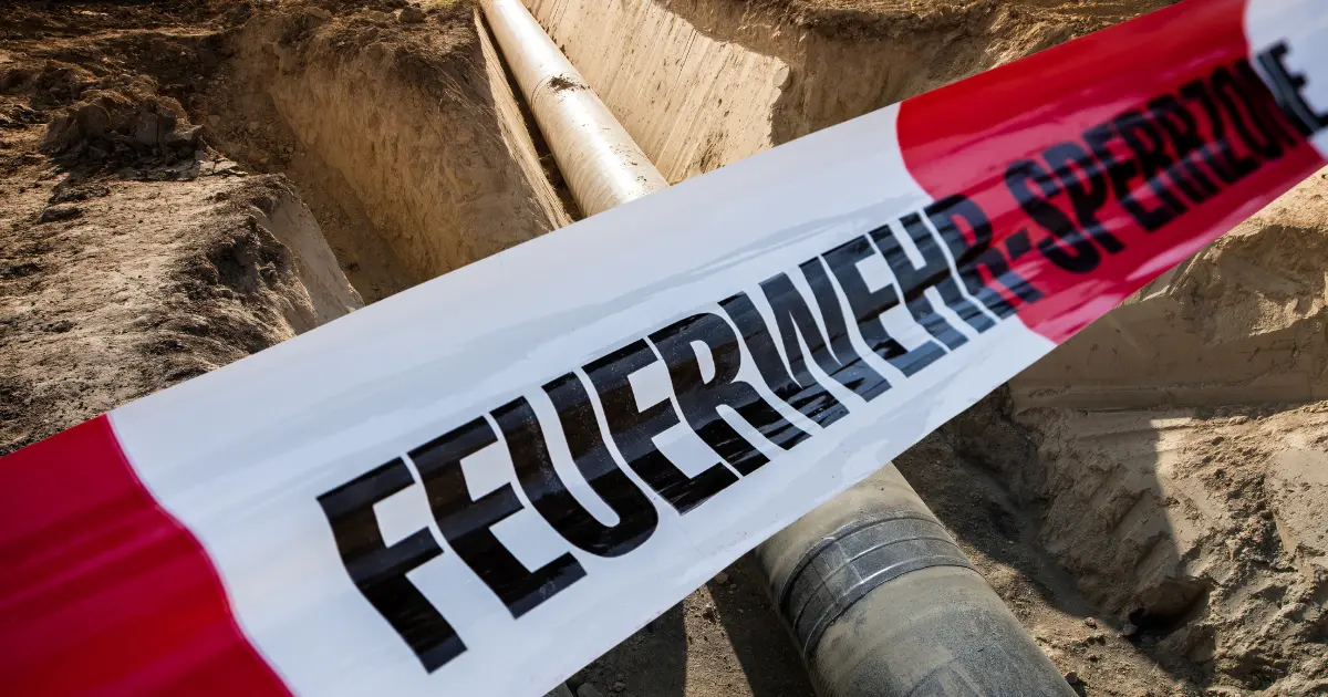auf dem bild von 5min.at sieht man eine gasleitung und davor ein absperrband der feuerwehr.