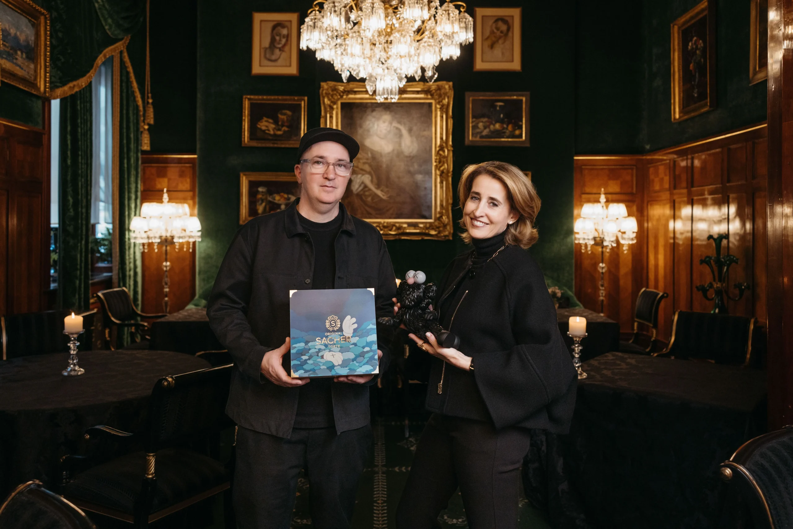 Das Bild auf 5min.at zeigt den Künstler KAWS
